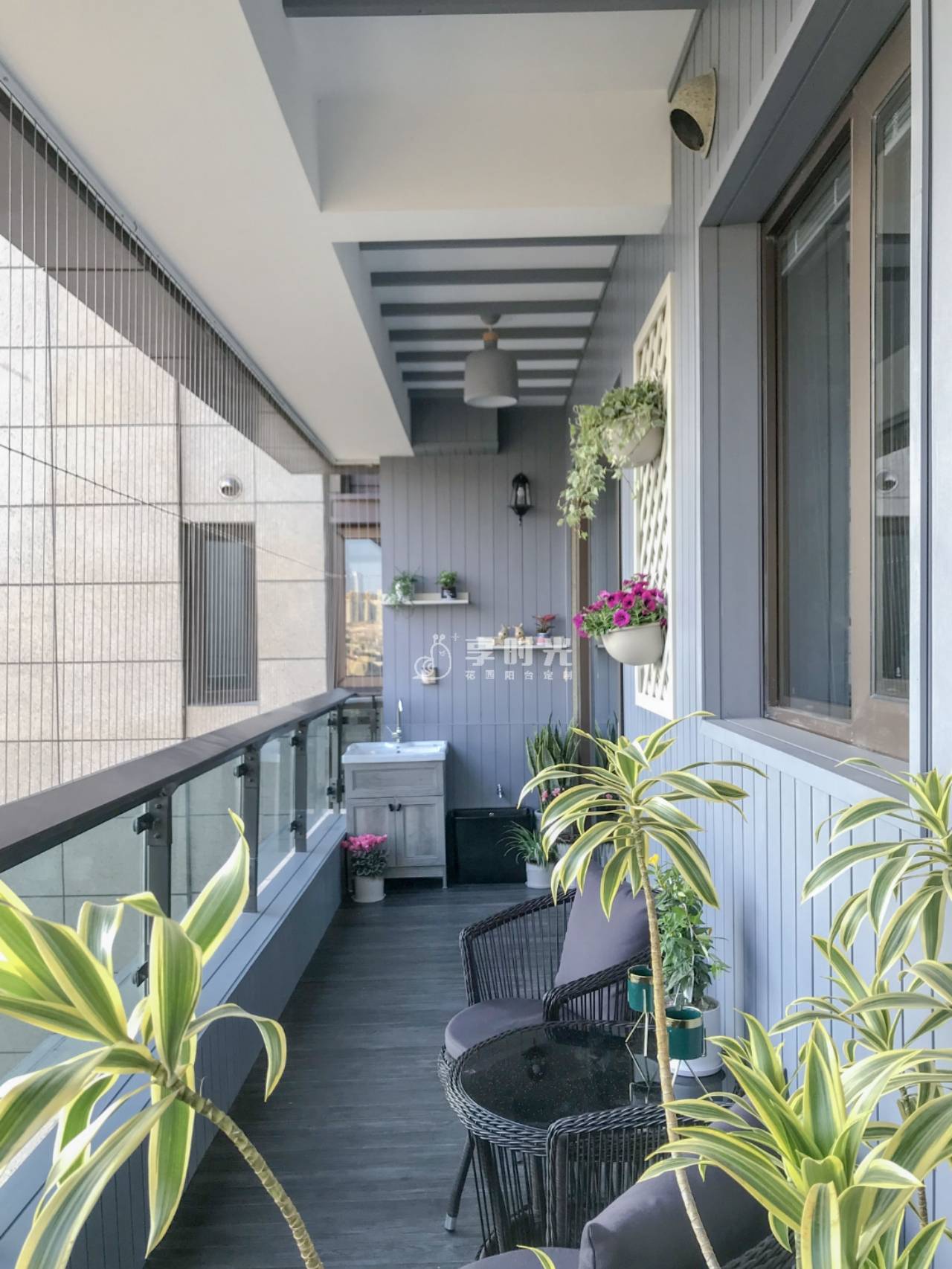 享时光木阳台|高级灰阳台设计,闹市中的一隅安宁_手机搜狐网