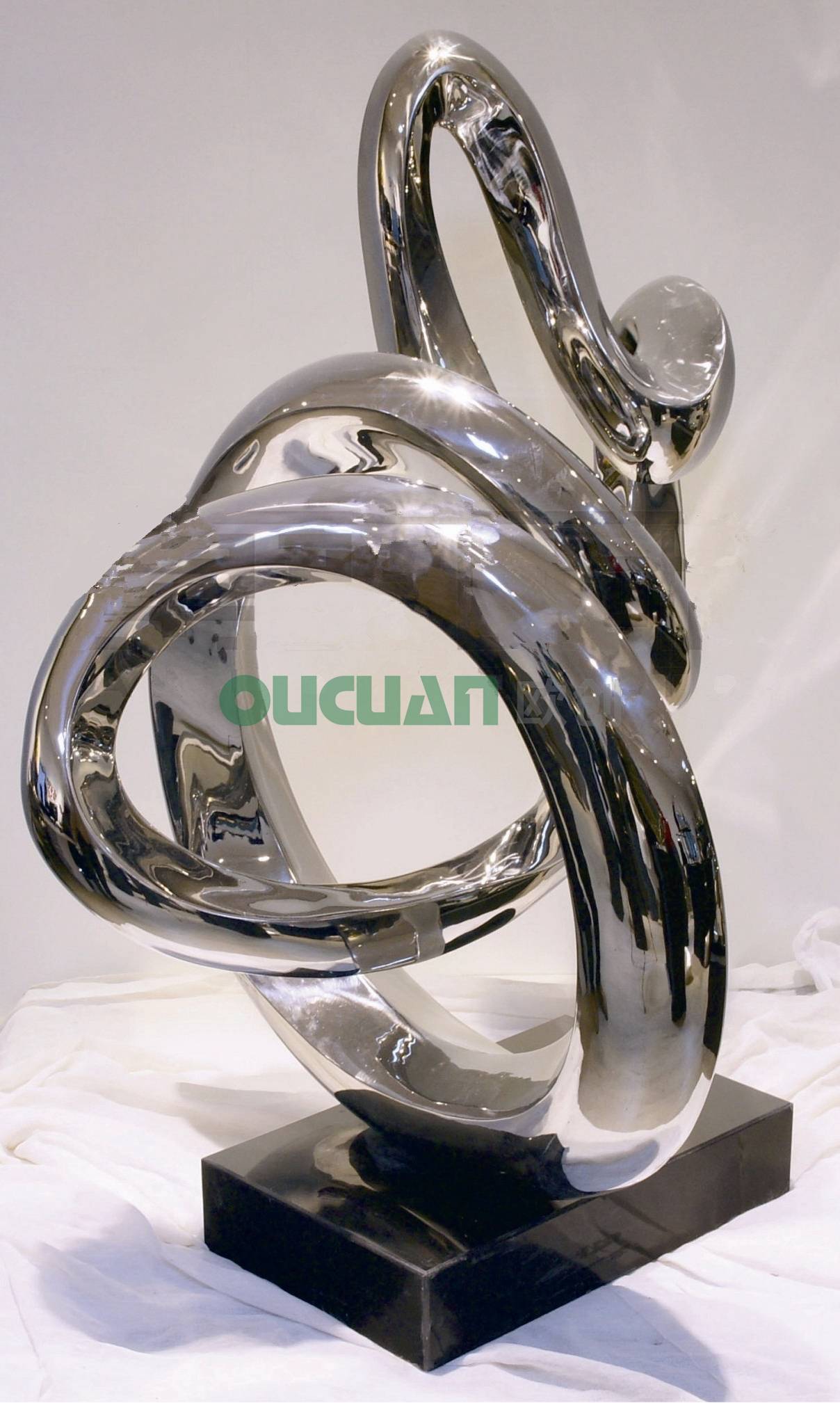 不锈钢加工厂家带你解读不锈钢工艺品的艺术