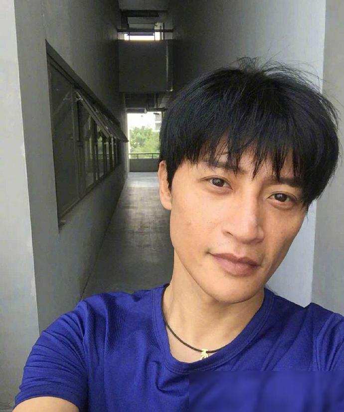 陈志朋太拼了!束腰带勒成"蛇精腰",为了节目暴瘦20斤_减肥