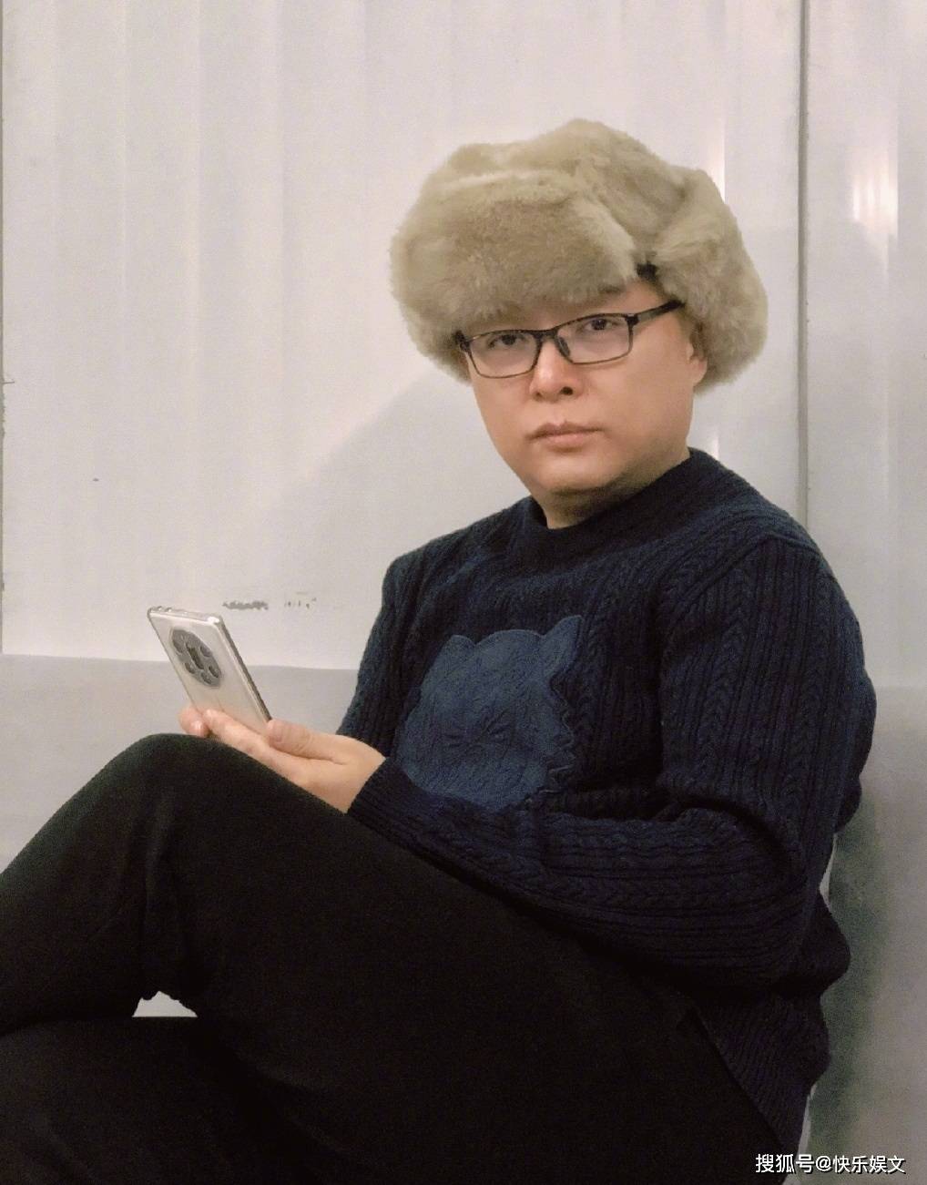 50岁孟非近照罕见曝光,戴上雷锋帽看起来竟老了10岁_手机搜狐网