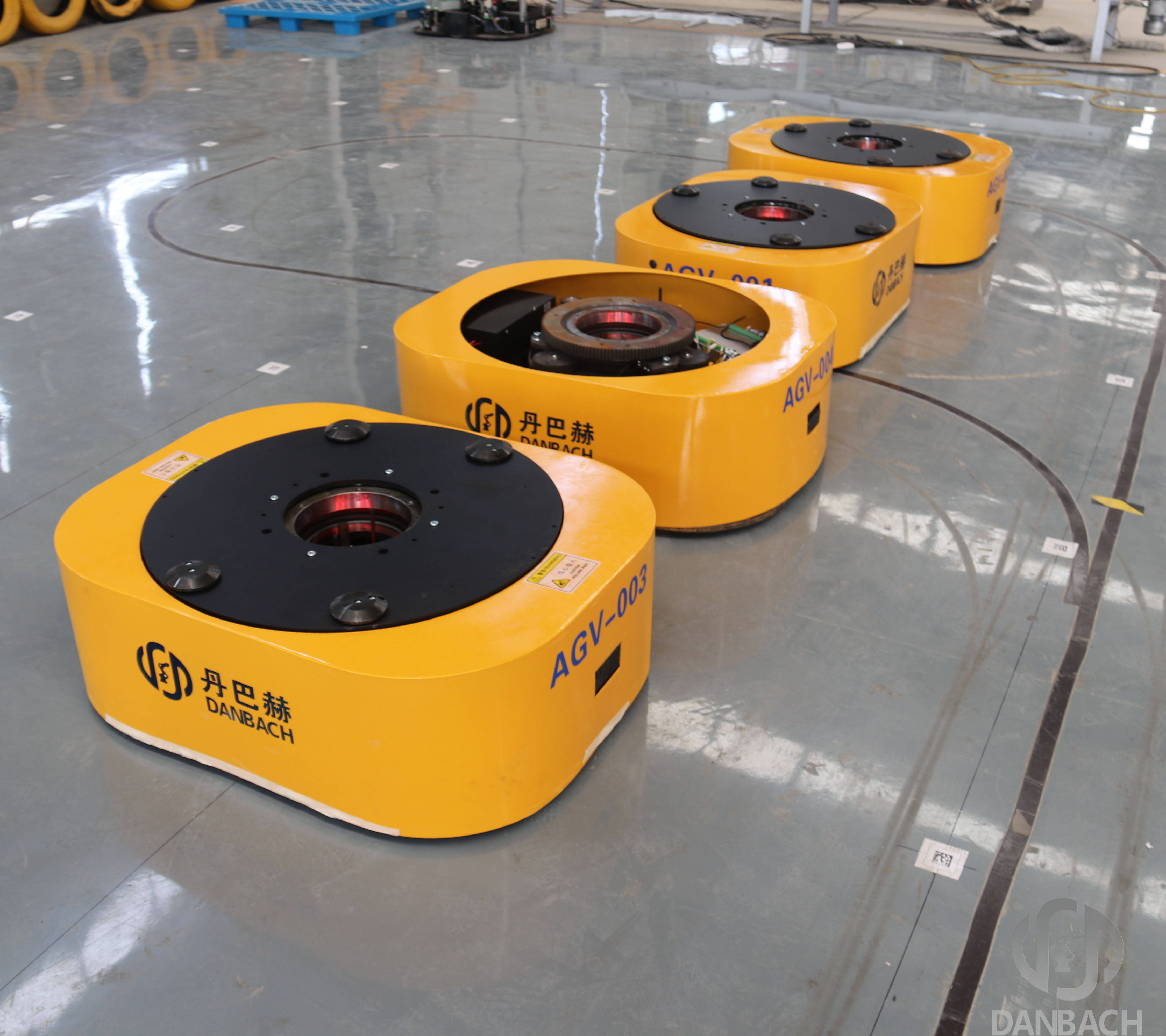 物流agv小车是如何在智能化仓储中发挥作用呢