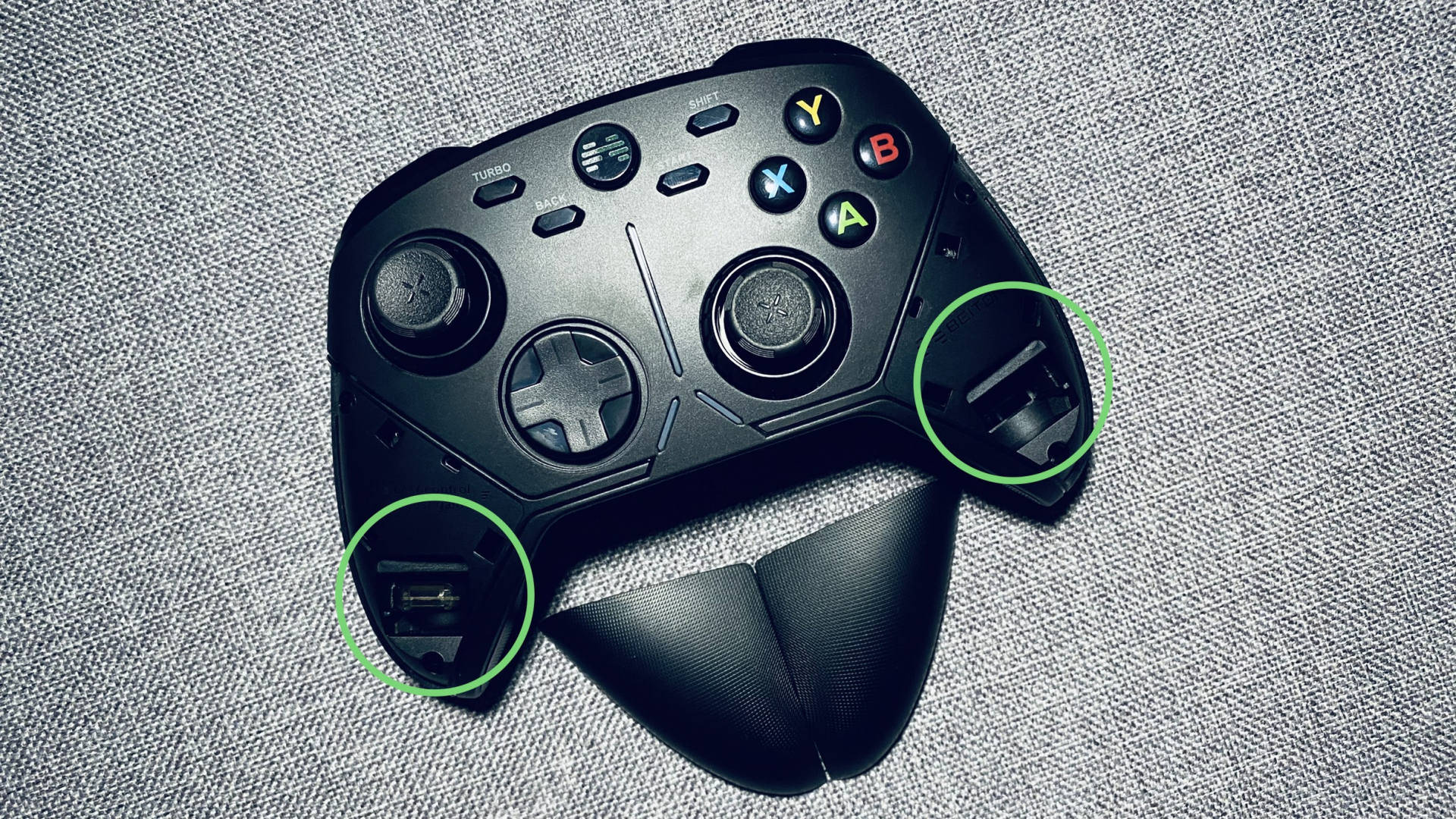 北通阿修罗3的摇杆,采用的是xbox同款alps摇杆,同时加入了防磨损专利