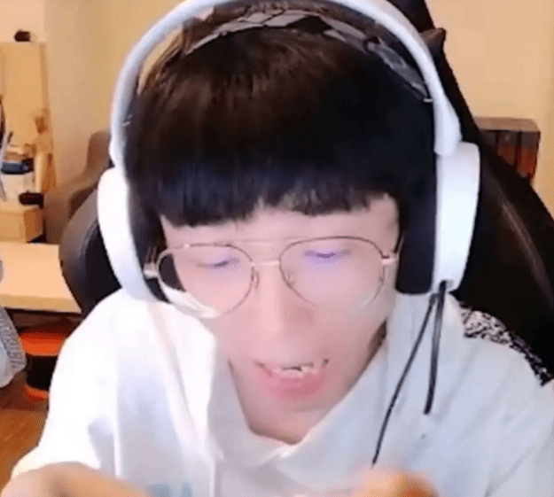 原创和平精英王小歪技术出众的相声流主播不开枪吃鸡挑战圆满达成