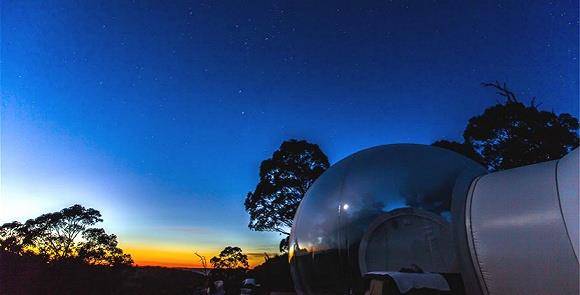 要如何一览无余的观赏星空，澳大利亚哦这个泡泡帐篷做到了