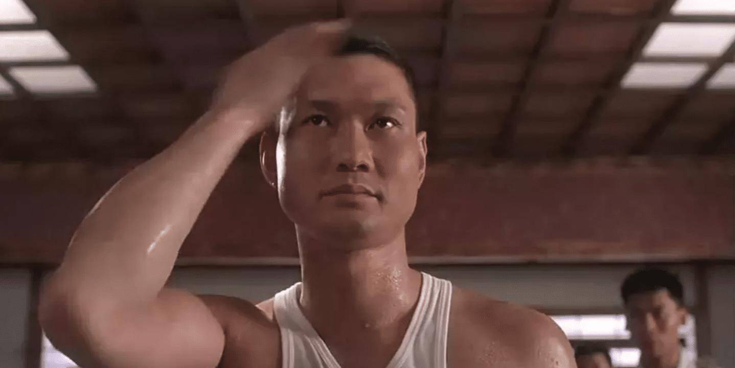 中客串了几个镜头,接着又与洪金宝一同主演武打片《东方秃鹰》,饰演
