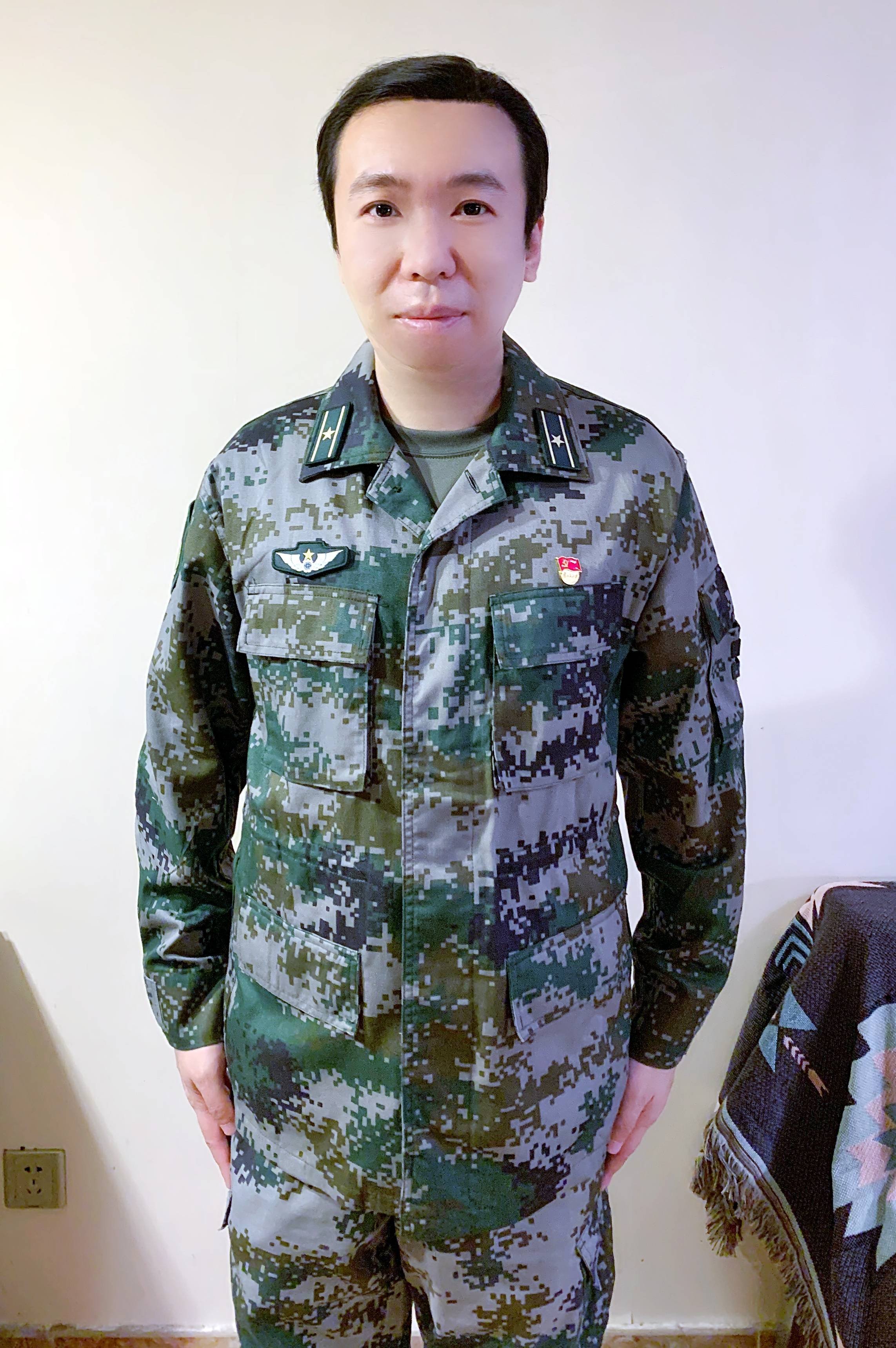 孙江枫带家人回海南 身为军人树立正确三观