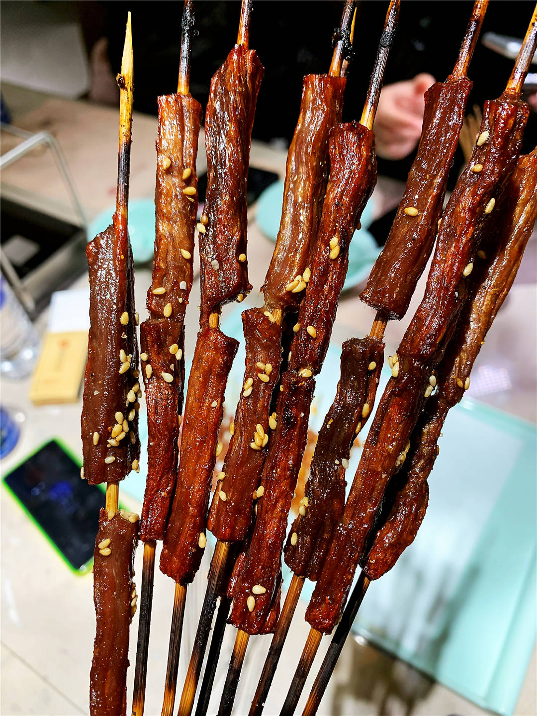 撸串,嗨唱,钢管舞,精酿啤酒,长春这家音乐烤吧现场气氛嗨了_烧烤