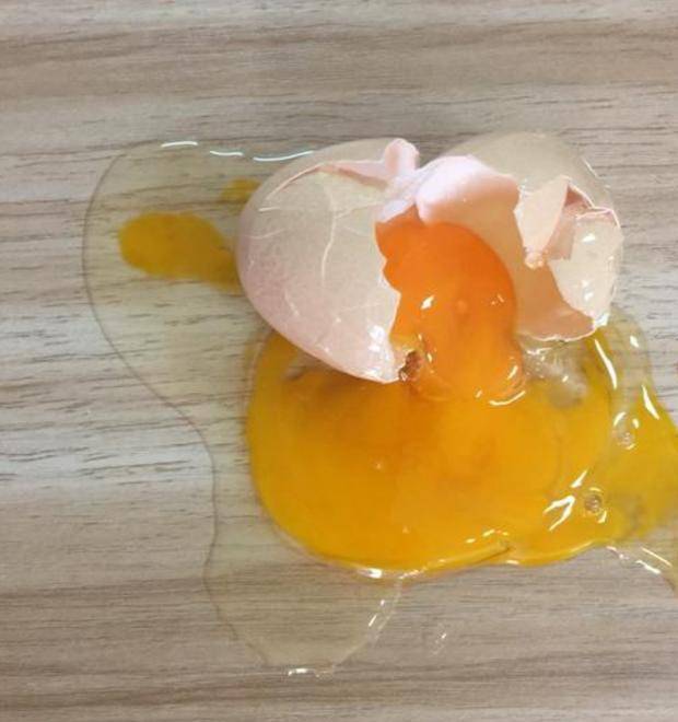 原创4岁孩子超市摔碎鸡蛋店员要求10倍赔偿妈妈的做法令人称赞