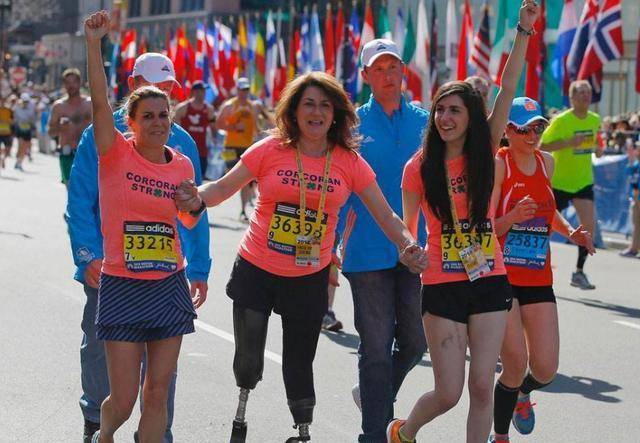 马拉松夺冠,却大气不喘,猛汗不流,查后才知乘地铁作弊_罗茜·鲁伊斯