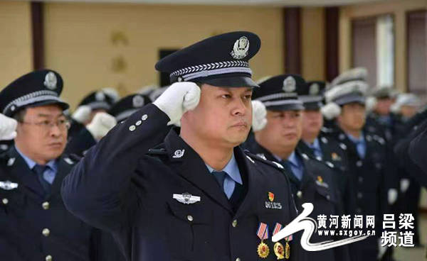 交口县公安局举行"中国人民警察节"向警旗宣誓活动