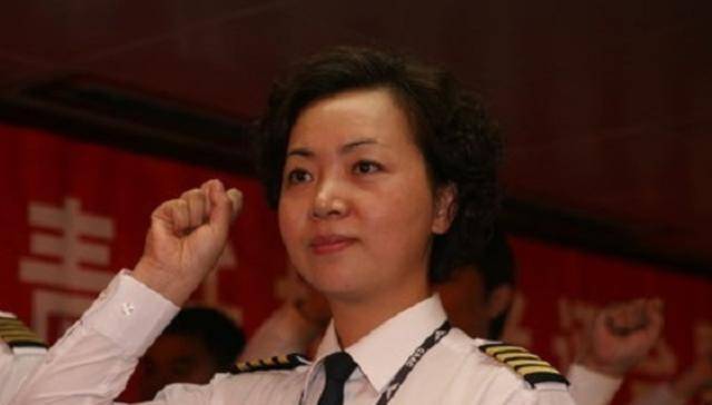 南航史上首位女机长,出身飞行世家曾是王牌飞行员_刘宇环
