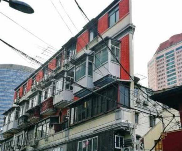 上海最奇特的居民楼，最窄的地方20厘米，游客：可以住人？