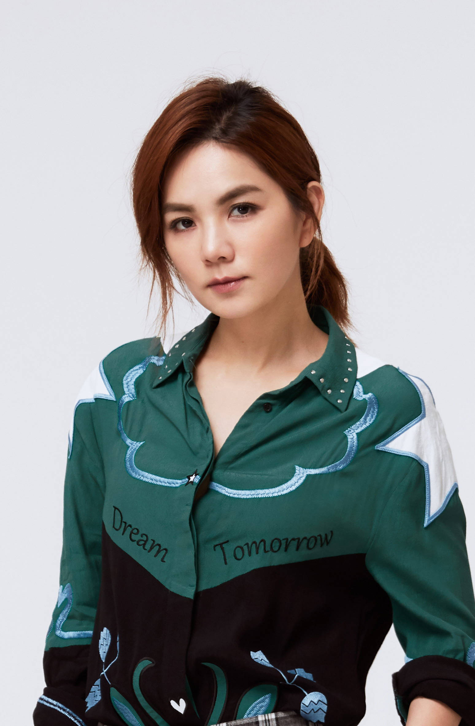 50岁光良大秀8块腹肌,ella化身迷妹,直呼:我也要看_陈嘉桦