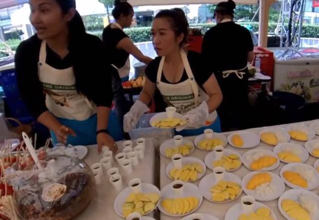 泰国的榴莲自助餐厅，60元可以随便吃，进去后却才知是商家套路