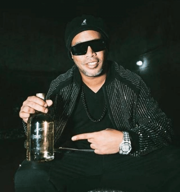 原创小罗出狱后现状曝光4个月赚600万找8名美女造势准备拍电影