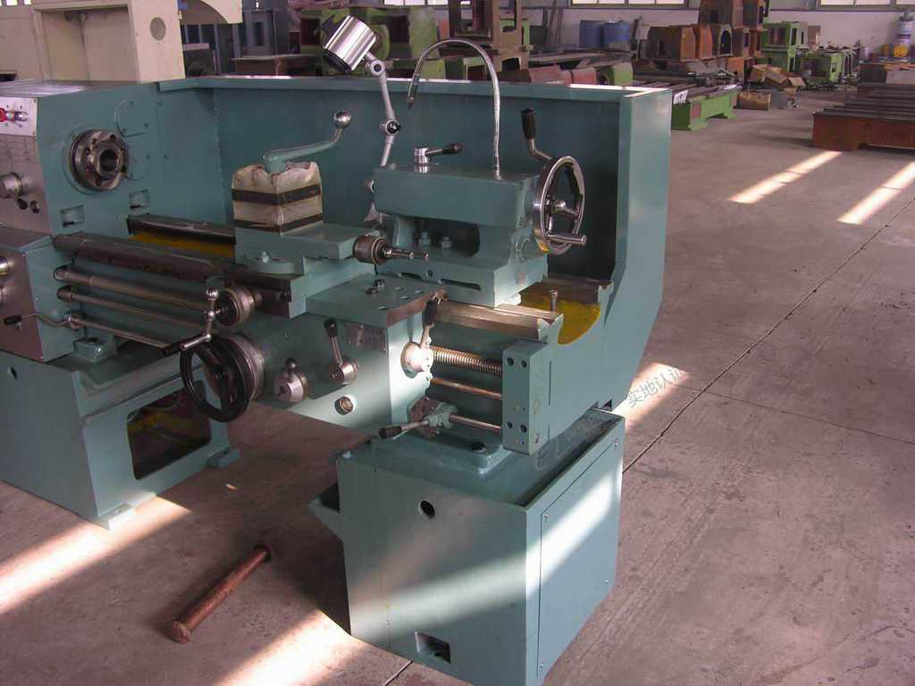 如何延长二手机床工作灯使用寿命?