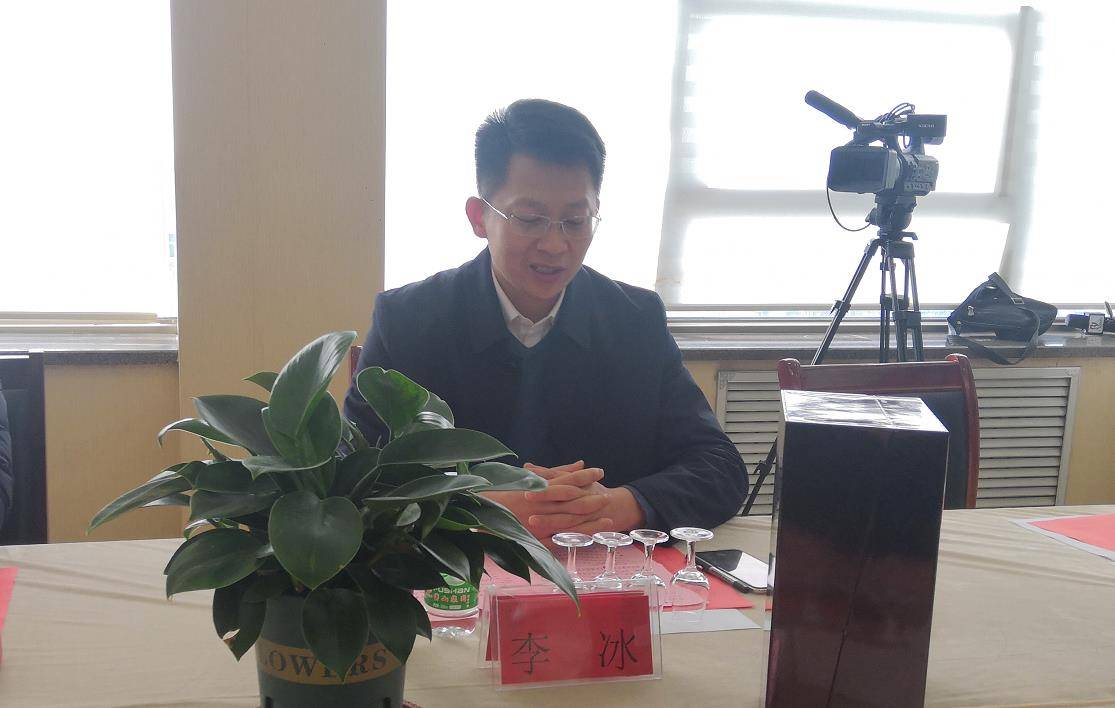 专家指导百粮春酒业 淄博市技师学院生物制药类化工系主任 李冰