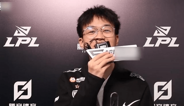 ig打野xun成了开心果对中上的评价很实在lpl的路走宽了