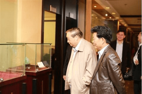 云南首富翡翠梦碎：靠赌玉石身家27亿 造假遭