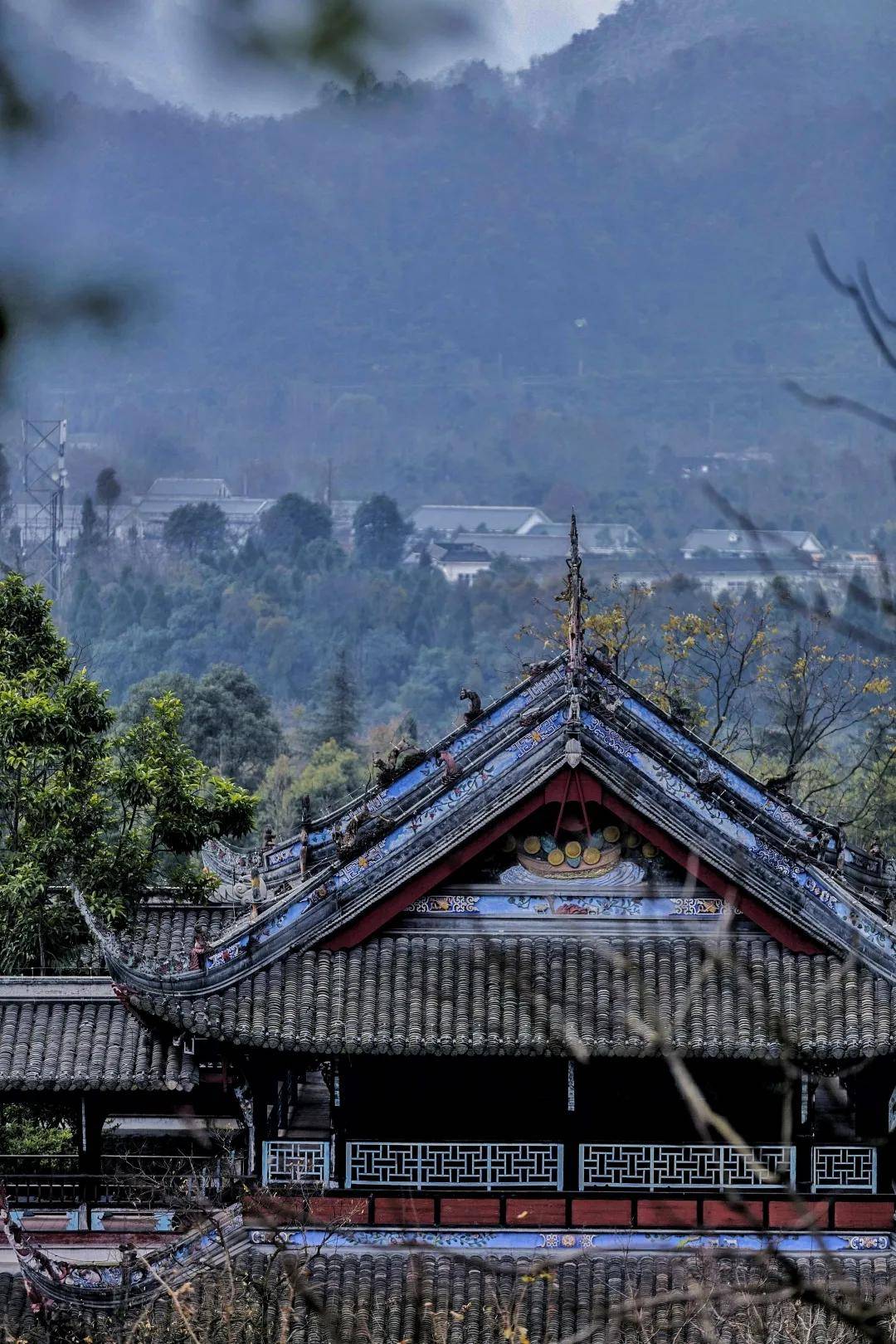 来都江堰玩点不一样的_伏龙观