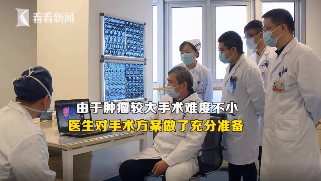 东方肝胆外科医院周伟平教授为22岁女孩精准摘除6斤重肝脏巨大腺瘤