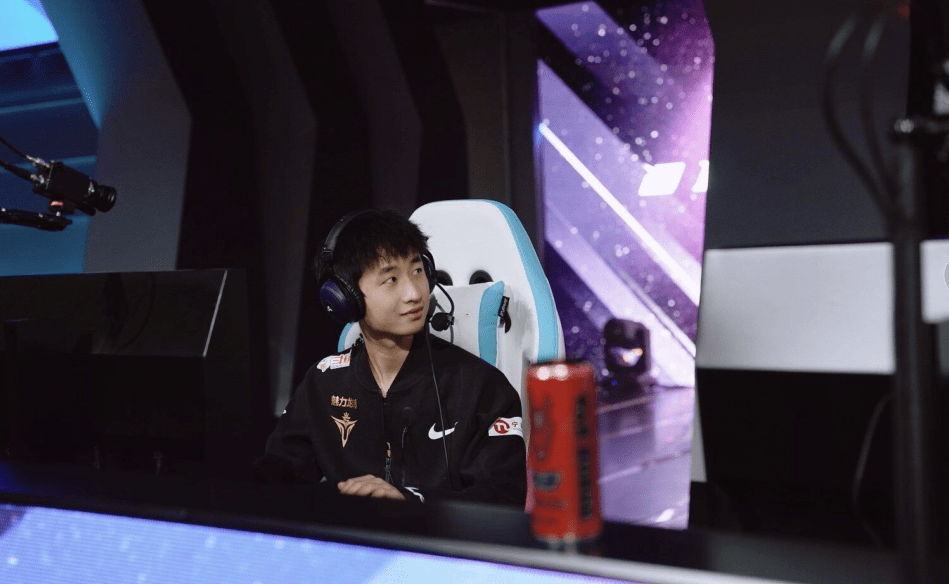 小东北状态神勇掌控比赛,v5让一追二翻盘赢下blg