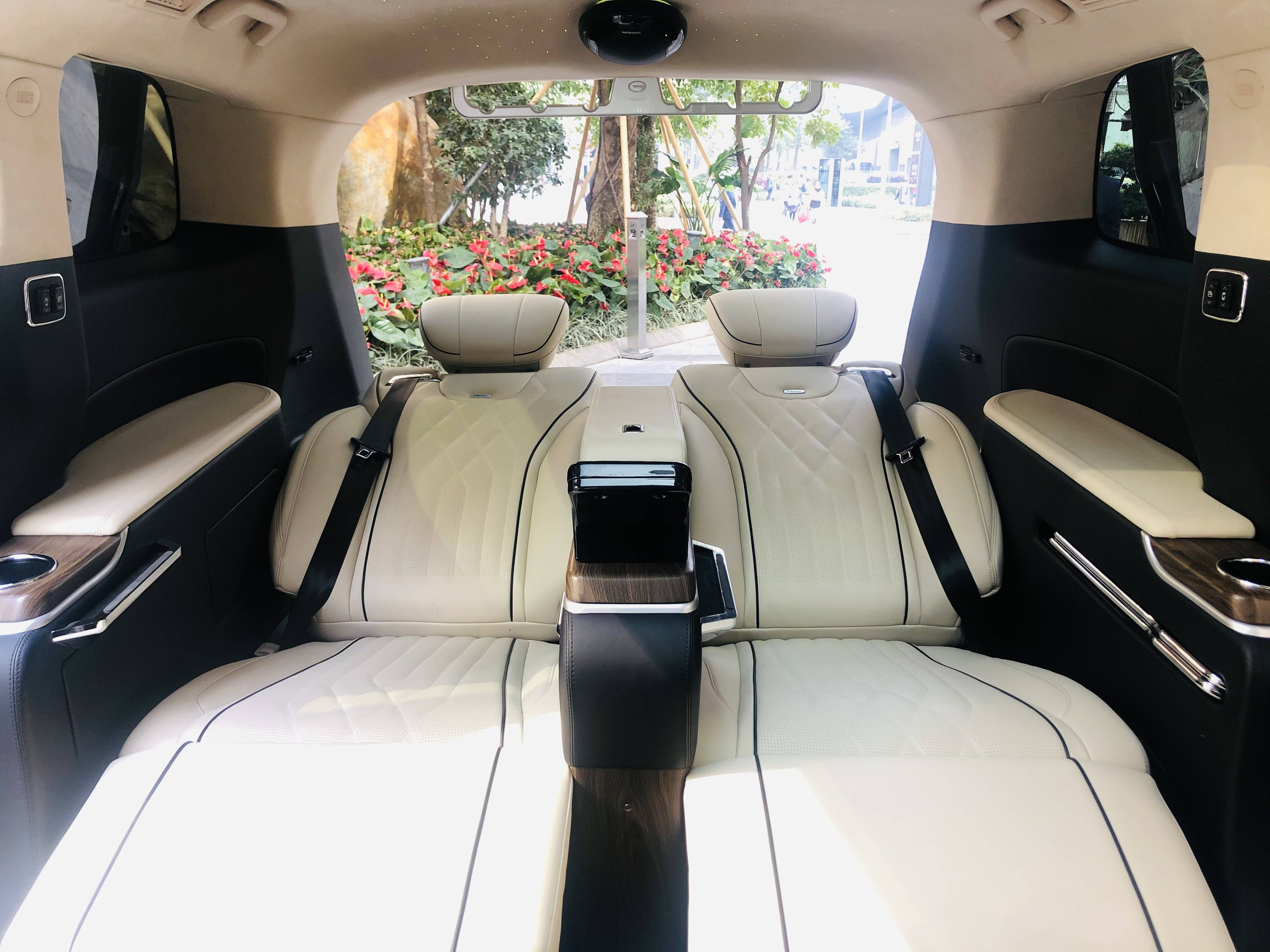 广汽传祺m8四座版实车曝光,第二排极其奢华,私密