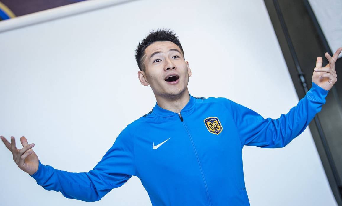 苏宁急需的王牌飞翼现身冬训,能突善射曾得到意甲劲旅赏识_杨笑天