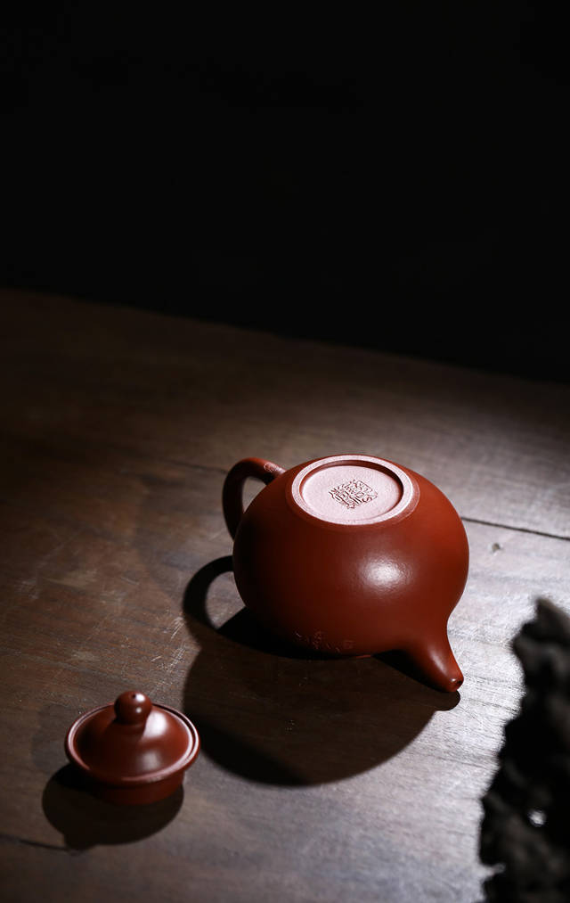 紫砂陶刻名家钱一清作品梅花刻绘莲子壶
