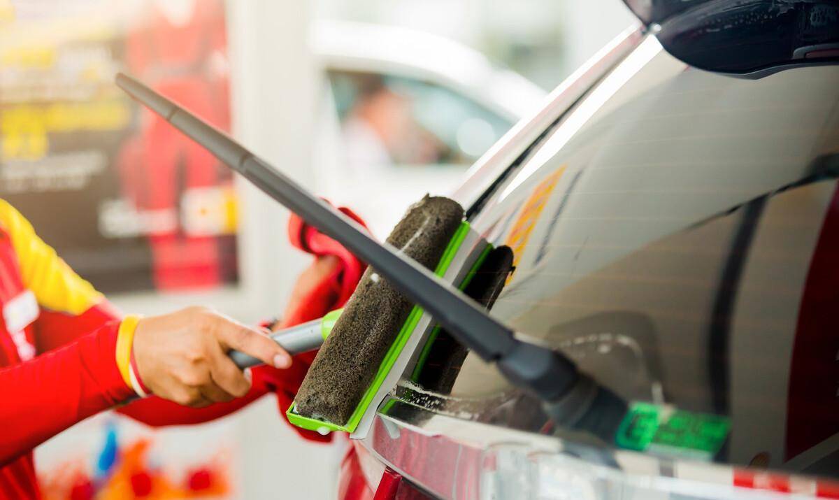 加油车安全管理规定 f05883980586446c8da0c2aeee30c693.jpeg