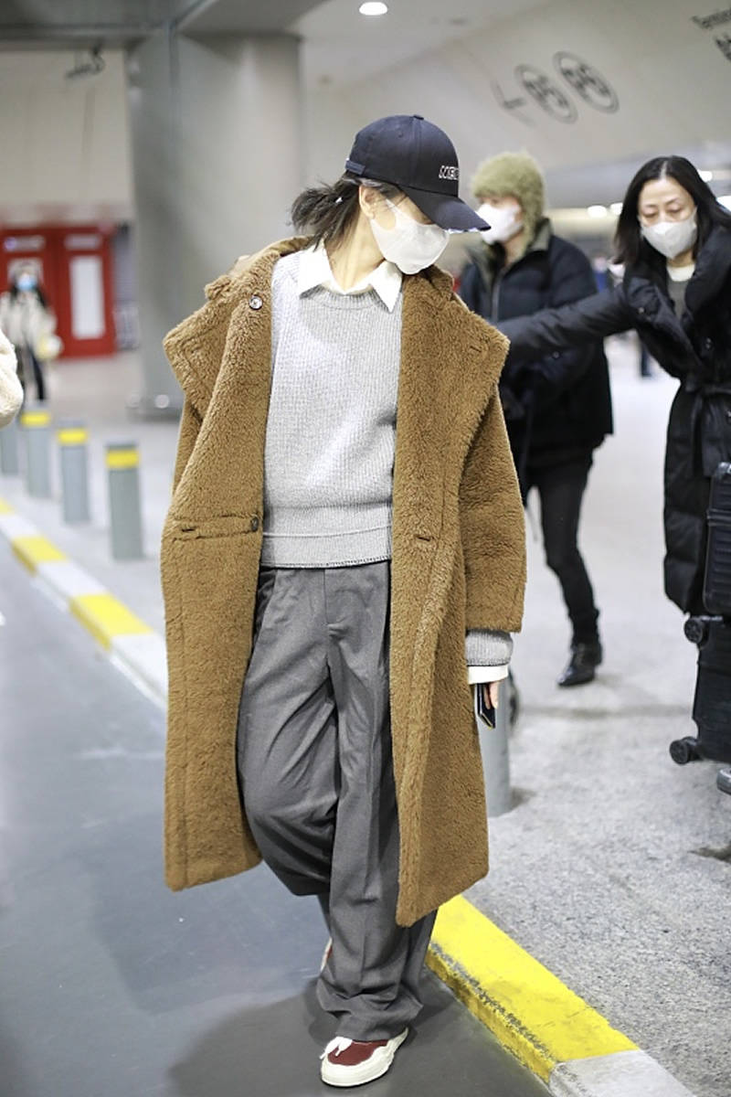军绿配深灰色 136a14b8d3b549359b80f7673474a43f.jpeg