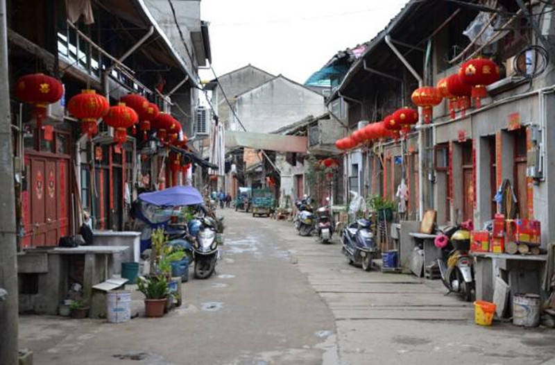 浙江有座历史文化名城，自古是商贸重镇，被誉为“瓯婺八闽通衢”