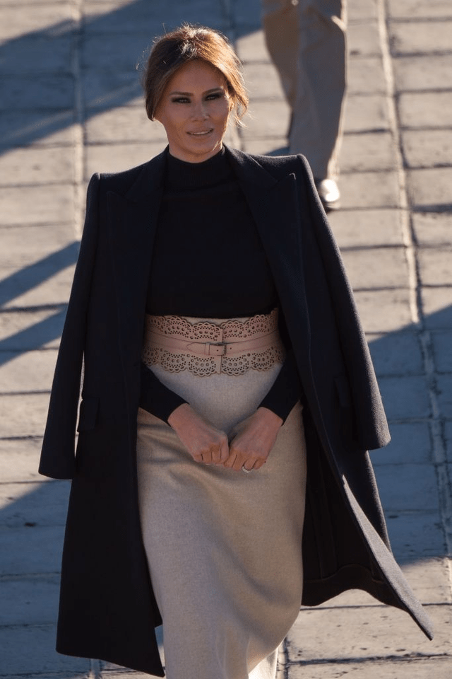 梅拉尼娅"纯黑装"优雅范 强气场胜过超模,每个女人都该有一套