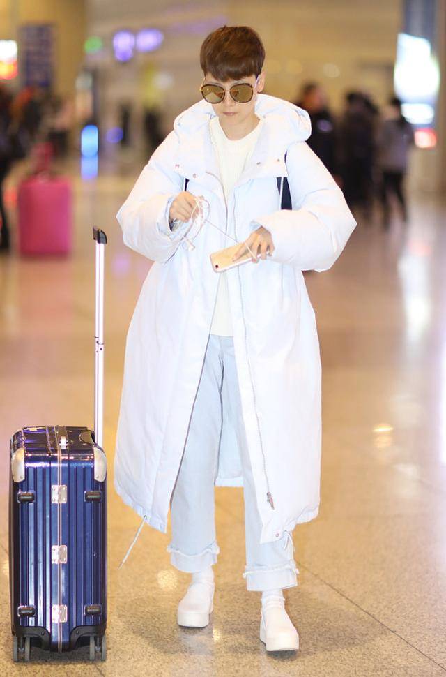 同款羽绒服真假 e219c9d1187443d4b395bfd4887b0859.jpeg