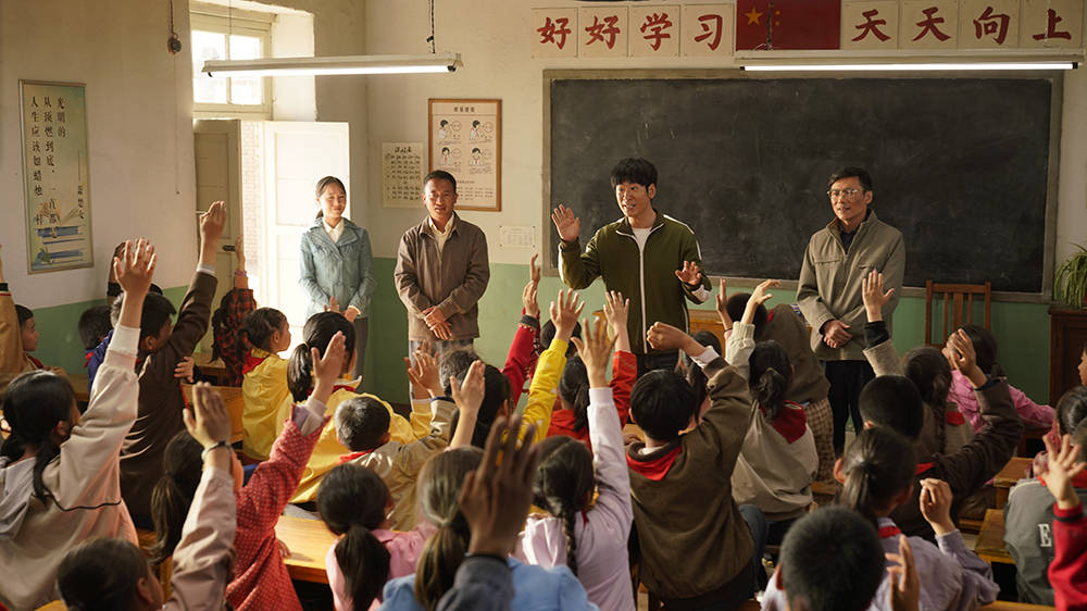 江奇霖山海情热播领学生合唱网友直呼太好哭