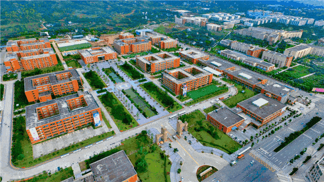 提到栖贤街道不得不提这里的大学城,栖贤大学城片区东至龙泉山城市