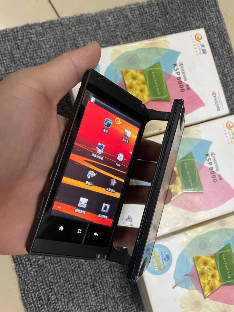 京瓷折叠屏手机图片