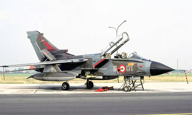 美国nb-36h轰炸机,航程5万公里可搭载10台发动机,为何被嫌弃