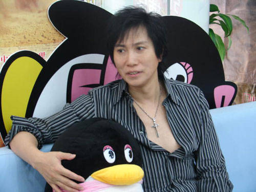 《外婆的澎湖湾》一唱而红,众人以为他隐退,其实他早已去世