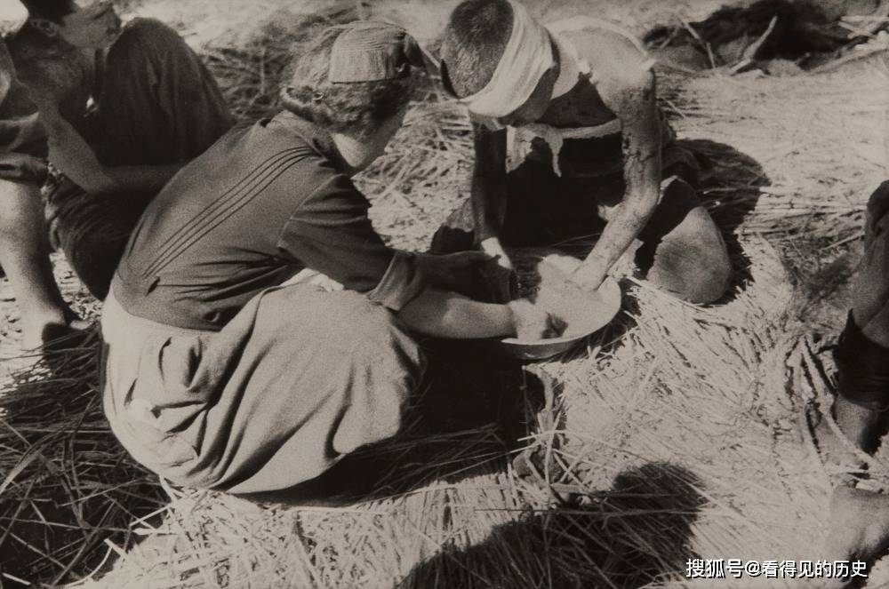 1945年8月10日,摄影师山端庸介 yamahata yosuke(1917-1966) 来到了
