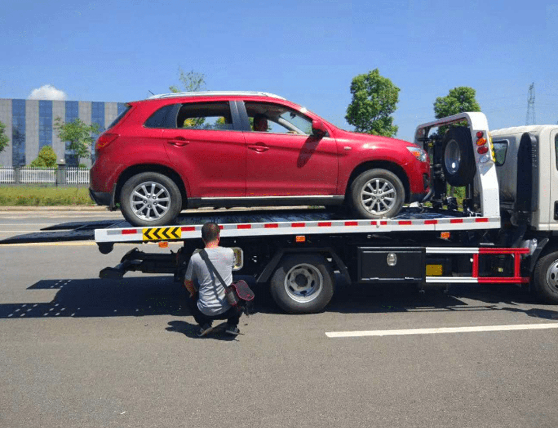 高速救援,遇拖车费漫天要价怎么办?交警:他们怕你打这个电话