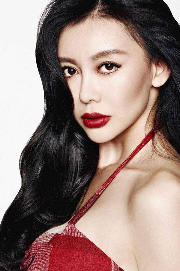 原创33岁巩新亮,性感美艳身材火辣,迷人气质着实让人难忘!