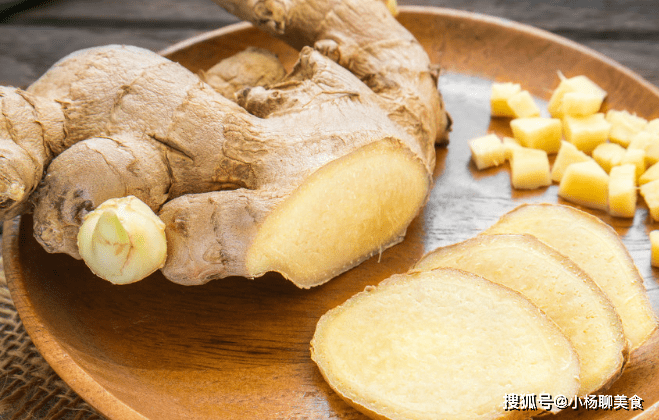 生姜加它一起煮 秋冬喝一点 轻松排出体内湿气 腰肢也变细了 人体