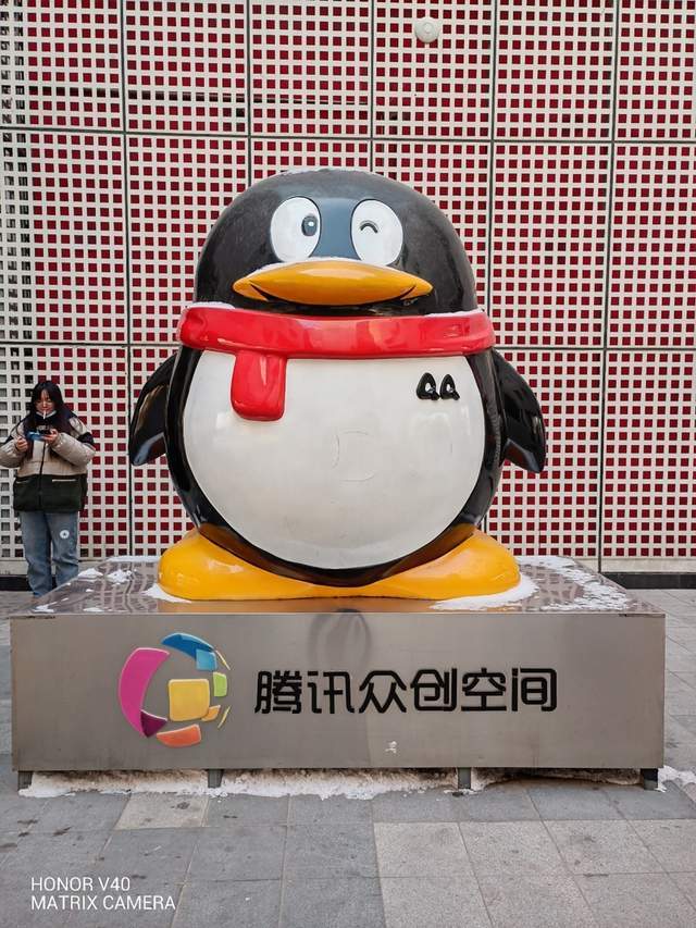 游戏|有史以来最好的屏幕+5000万RYYB主摄 荣耀V40首发体验
