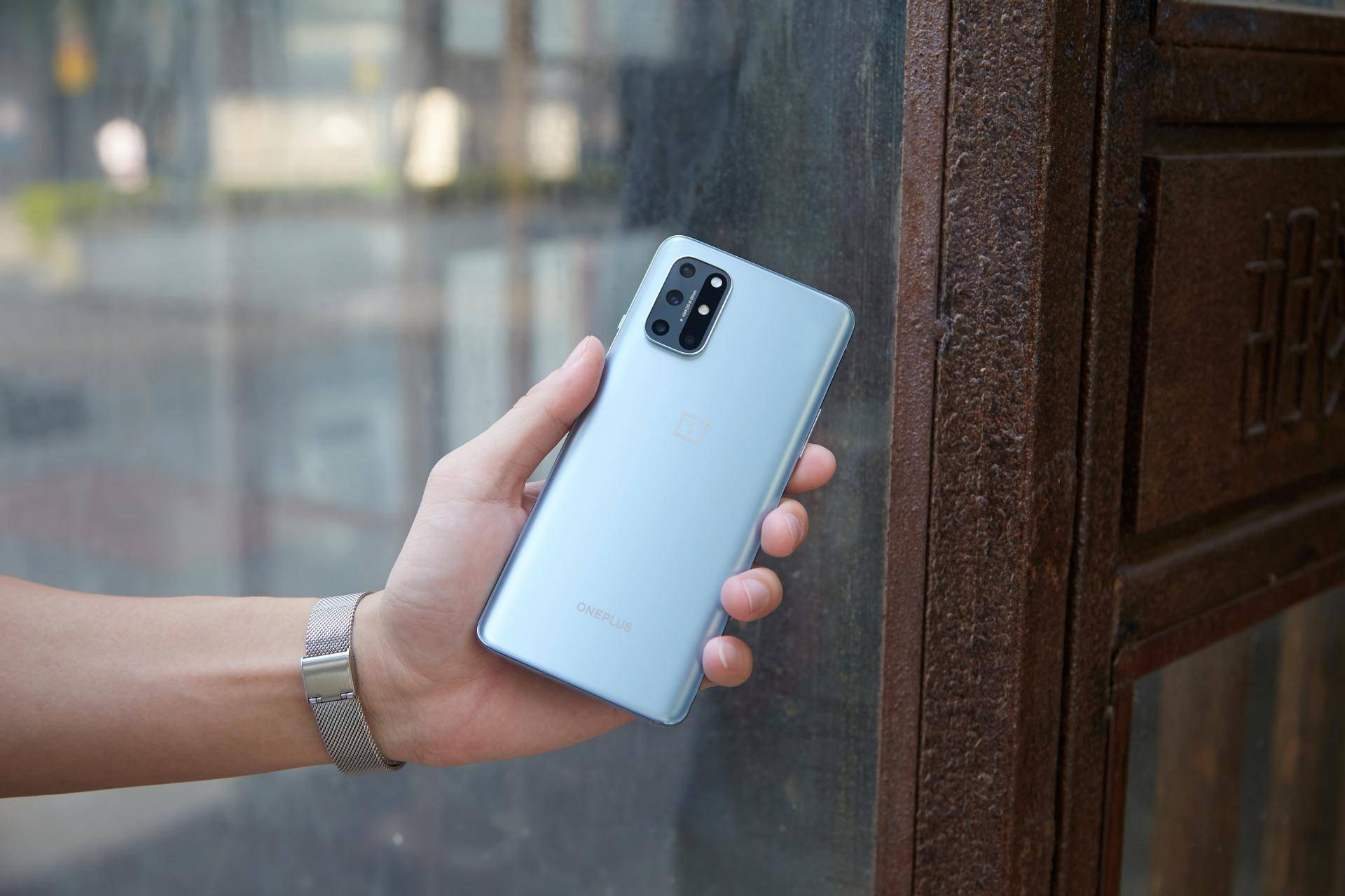 这平台有 毒 我撸了一加8t之后 又给弟弟整了一台小钢炮 老爸