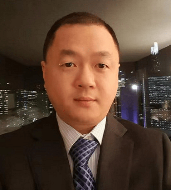 双耳帖脑,面部轮廓圆润,命格显贵,是有福气的面相