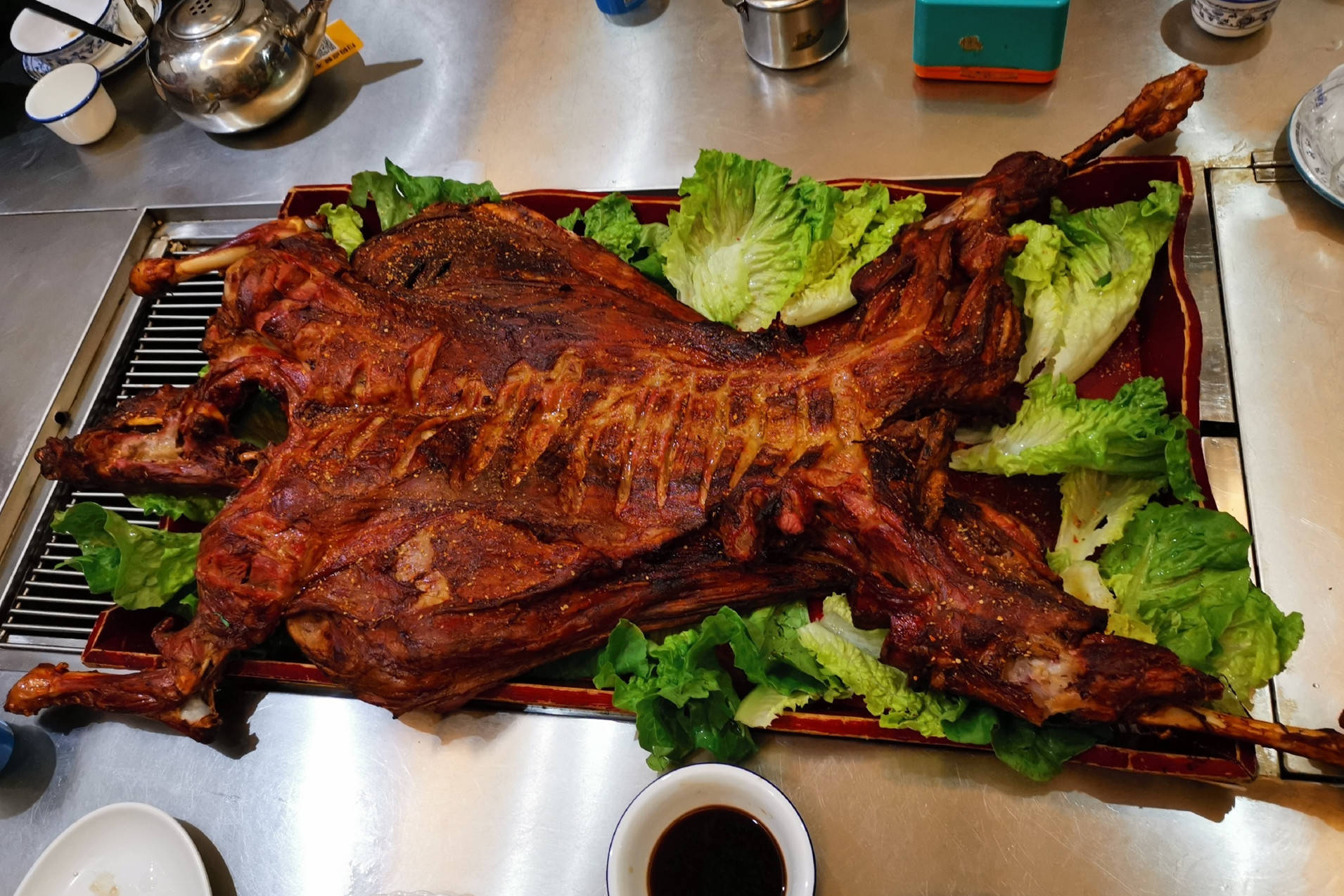 蒙古族的年夜饭,能大口吃肉才是福,菜太实在了,难怪长的壮