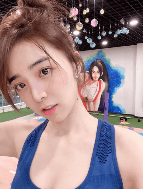 余霜感情历程曝光,直播表示:男生180太低了,我不喜欢_身高