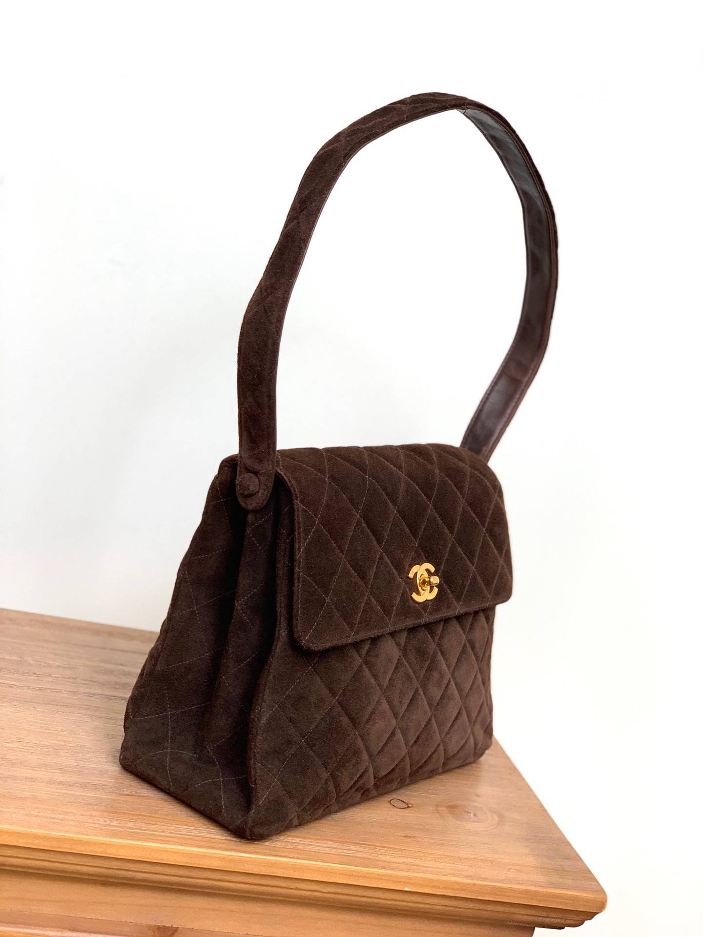 时髦精人手一只出街率超高的绝美冬季chanel中古包虞书欣同款毛巾包