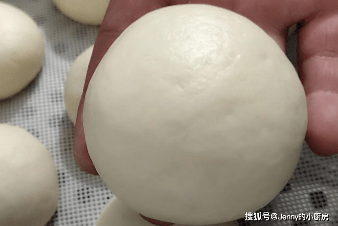 不同形状的大馒头 5a0e7c62a0cc4e34ba03a4ae1ce18244.png